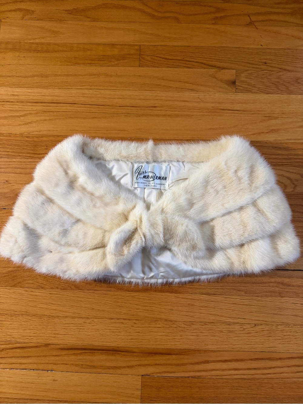 Vintage 1950s/60s Jasmine White Mink Fur Stole Capelet • Furs by Mr. Herman